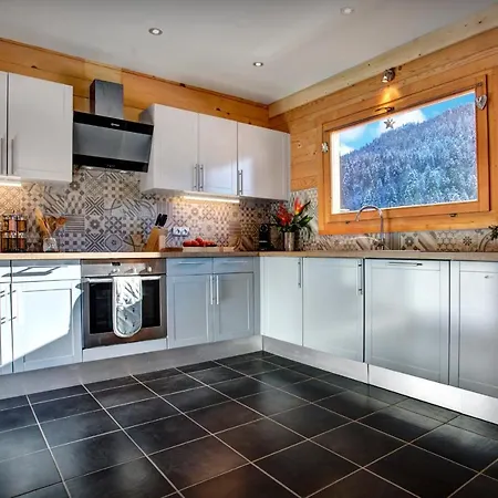 Carter - Ovo Network Chalet *